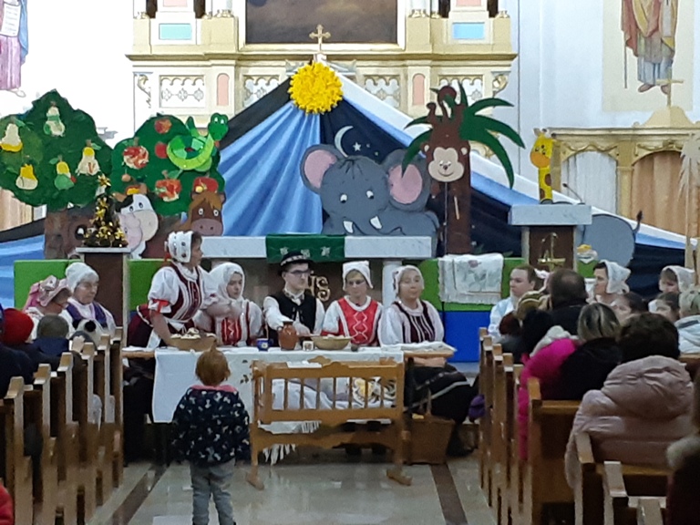 Fotogaléria Stvorenie sveta a krštiny (56) Stvorenie sveta a krštiny